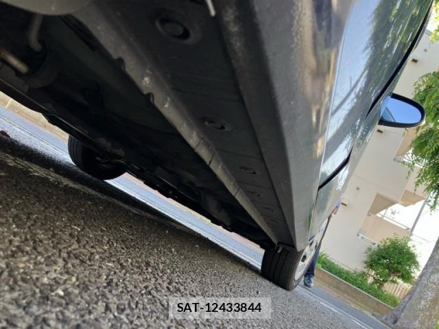 Toyota AQUA 2019-06 7057437-12