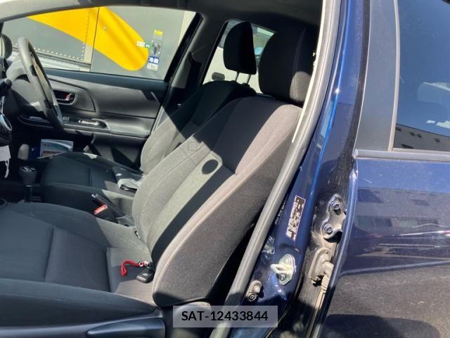 Toyota AQUA 2019-06 7057437-16