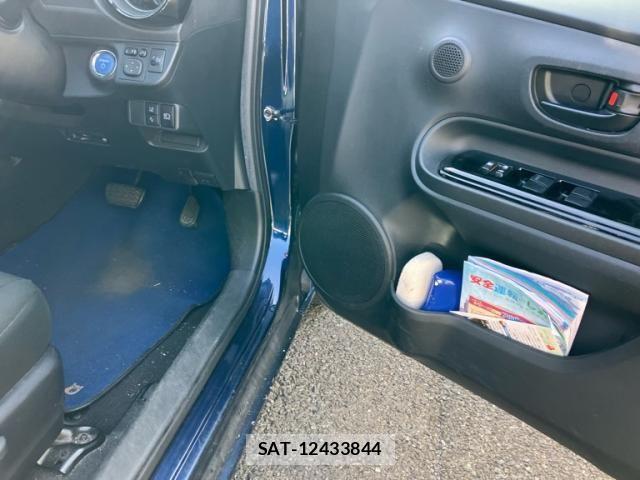 Toyota AQUA 2019-06 7057437-17