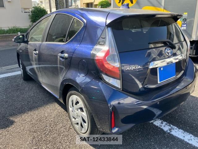Toyota AQUA 2019-06 7057437-2