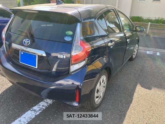Toyota AQUA 2019-06 7057437-3