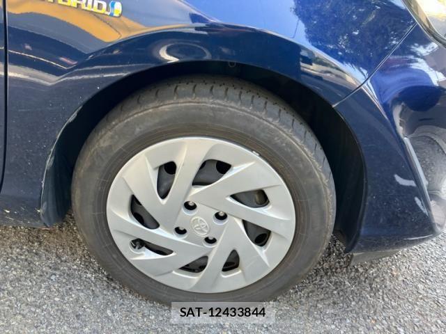 Toyota AQUA 2019-06 7057437-5
