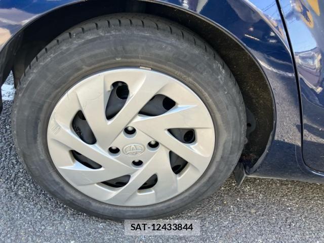 Toyota AQUA 2019-06 7057437-6
