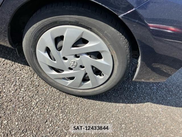 Toyota AQUA 2019-06 7057437-8
