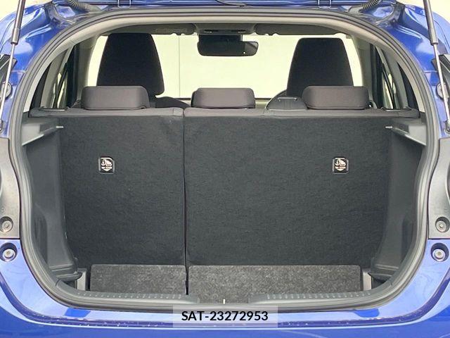 Toyota AQUA 2023-08 7057410-11