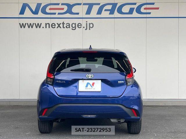 Toyota AQUA 2023-08 7057410-15