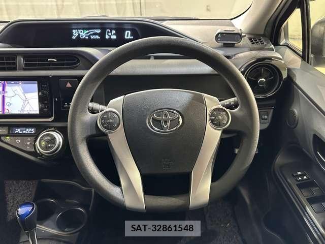 Toyota AQUA 2015-10 7057443-9