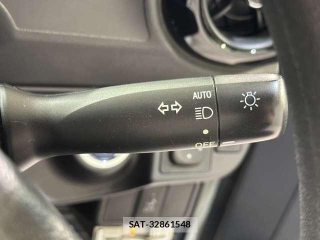 Toyota AQUA 2015-10 7057443-11