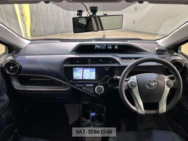 Toyota AQUA 2015-10 7057443-14