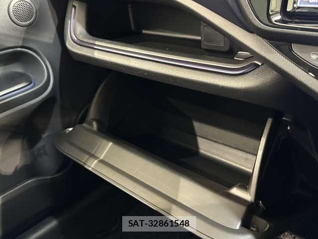 Toyota AQUA 2015-10 7057443-23