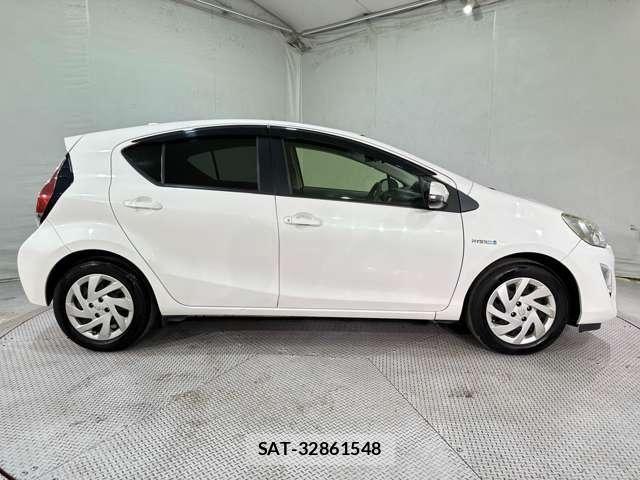 Toyota AQUA 2015-10 7057443-3