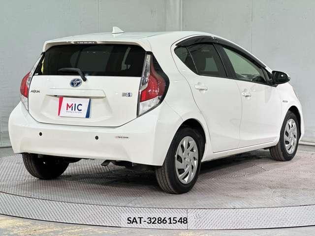 Toyota AQUA 2015-10 7057443-4