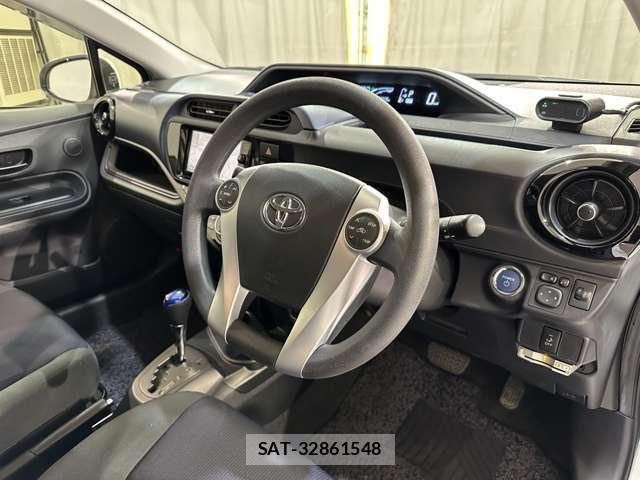 Toyota AQUA 2015-10 7057443-8