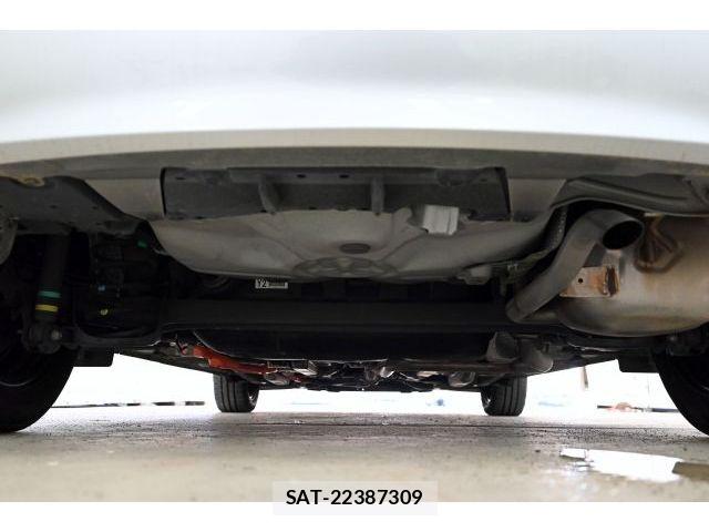 Toyota AQUA 2018-07 7057445-12