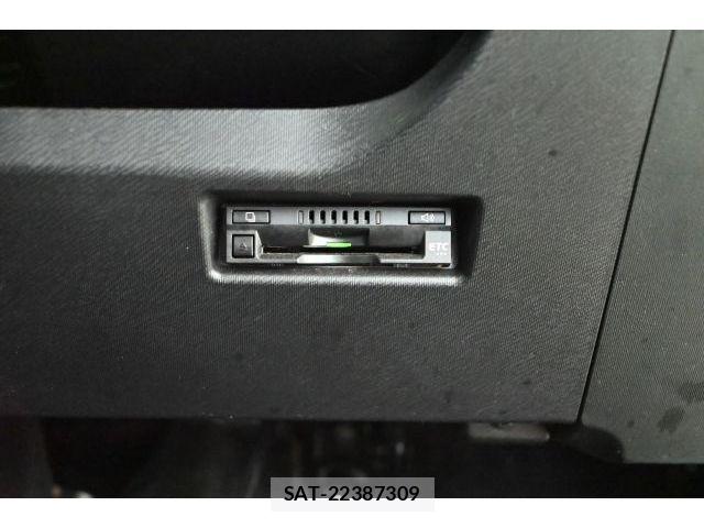 Toyota AQUA 2018-07 7057445-24