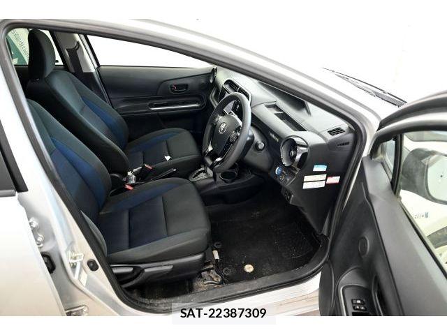 Toyota AQUA 2018-07 7057445-6