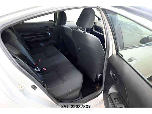 Toyota AQUA 2018-07 7057445-8