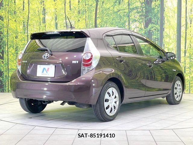 Toyota AQUA 2014-02 7057435-15