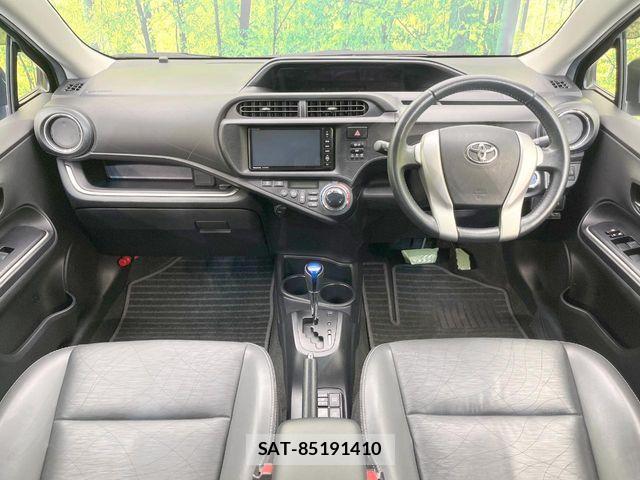 Toyota AQUA 2014-02 7057435-1