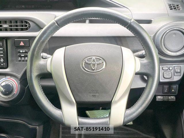 Toyota AQUA 2014-02 7057435-8