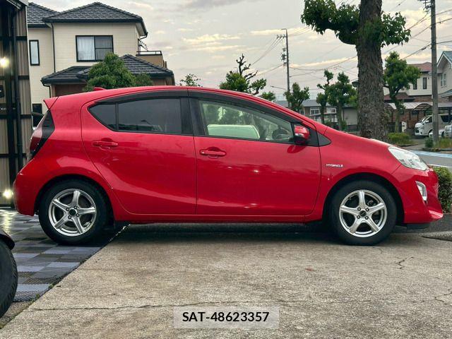 Toyota AQUA 2015-01 7057446-11