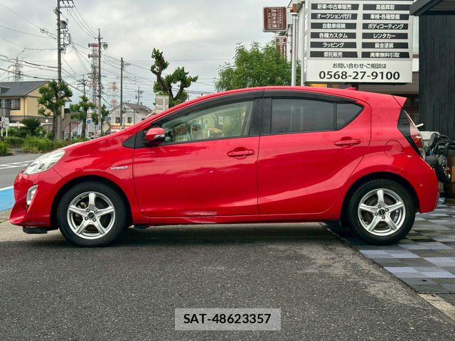 Toyota AQUA 2015-01 7057446-12