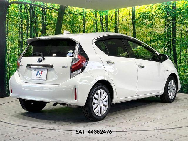 Toyota AQUA 2018-03 7057422-16
