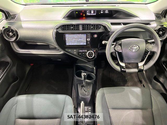 Toyota AQUA 2018-03 7057422-1