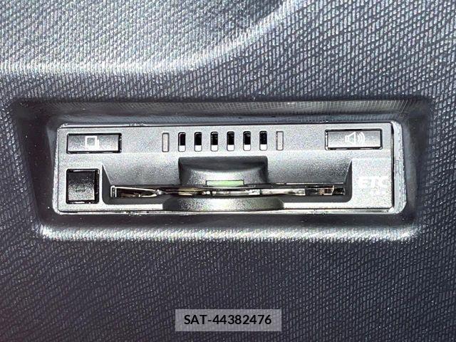 Toyota AQUA 2018-03 7057422-6