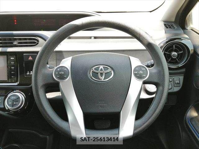 Toyota AQUA 2015-06 7057447-11