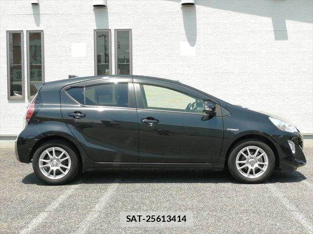 Toyota AQUA 2015-06 7057447-16
