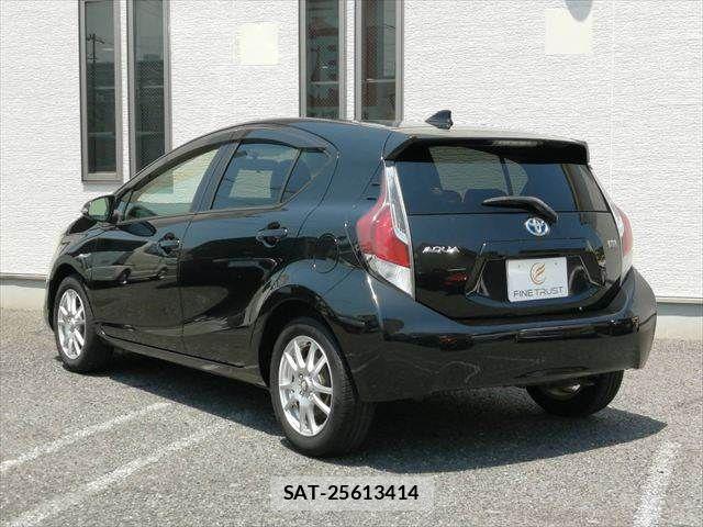 Toyota AQUA 2015-06 7057447-19