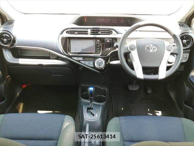 Toyota AQUA 2015-06 7057447-2