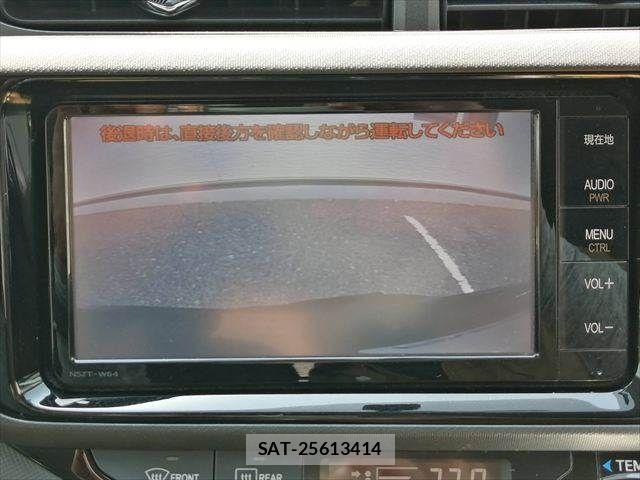 Toyota AQUA 2015-06 7057447-4