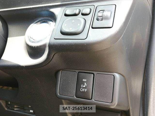 Toyota AQUA 2015-06 7057447-5
