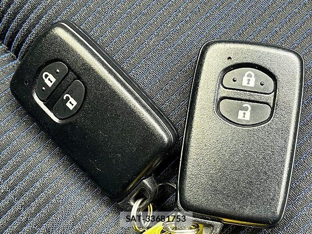 Toyota AQUA 2016-04 7057431-25