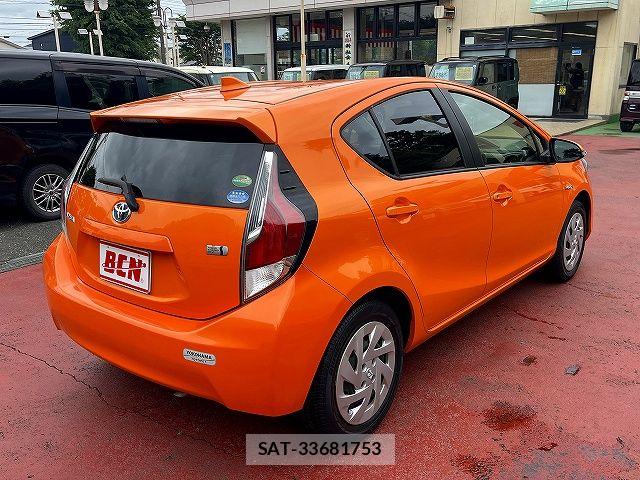 Toyota AQUA 2016-04 7057431-2