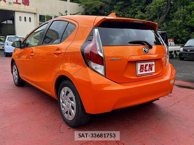 Toyota AQUA 2016-04 7057431-8