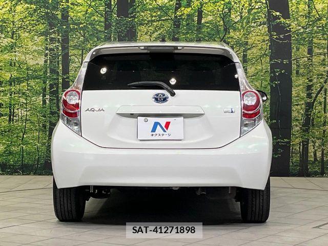 Toyota AQUA 2014-01 7057442-14