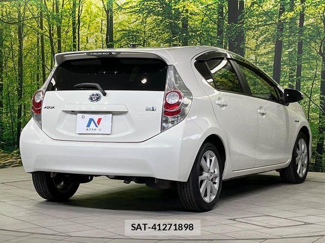 Toyota AQUA 2014-01 7057442-16