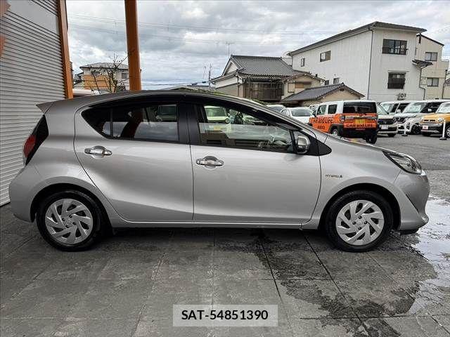 Toyota AQUA 2018-08 7057427-10