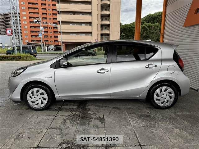 Toyota AQUA 2018-08 7057427-11
