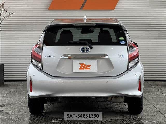 Toyota AQUA 2018-08 7057427-13