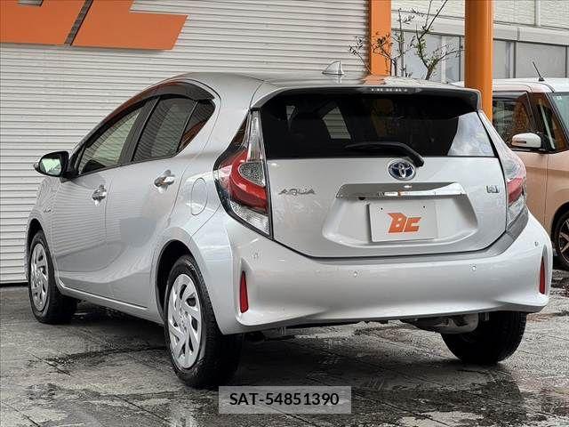 Toyota AQUA 2018-08 7057427-14