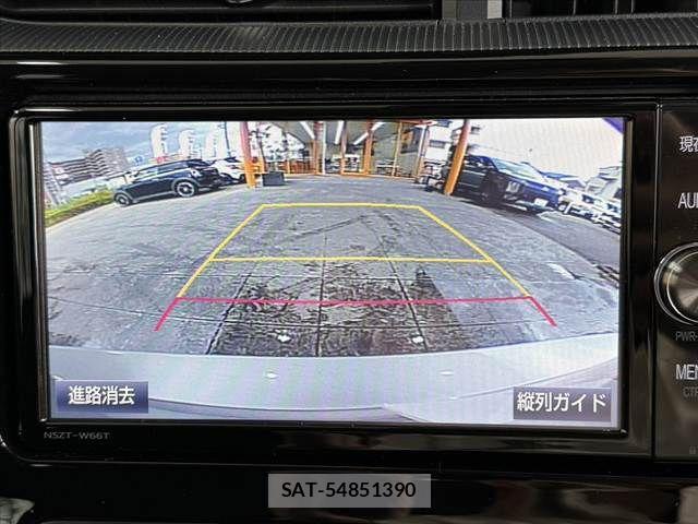 Toyota AQUA 2018-08 7057427-3