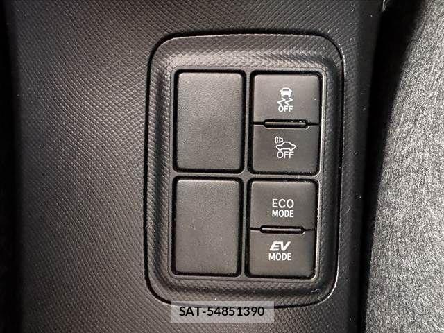 Toyota AQUA 2018-08 7057427-5