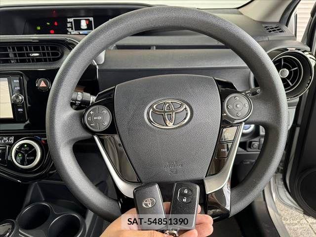 Toyota AQUA 2018-08 7057427-6