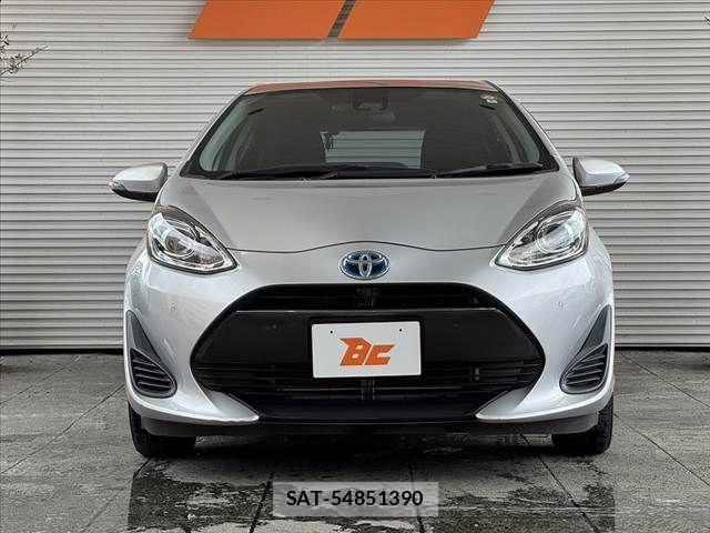Toyota AQUA 2018-08 7057427-8