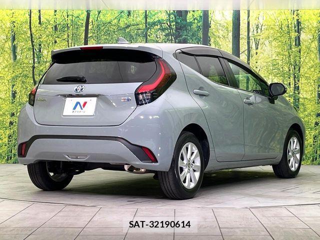 Toyota AQUA 2023-05 7057406-16
