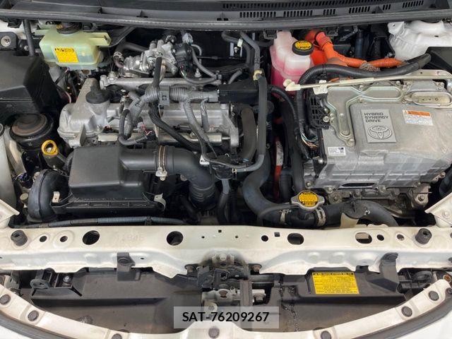 Toyota AQUA 2013-06 7057444-17